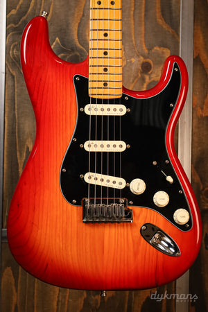 Fender Ultra Luxe Stratocaster Plasma Red Burst 2021