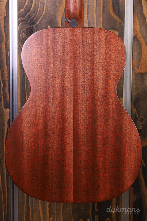 Martin 000-10E Road Series