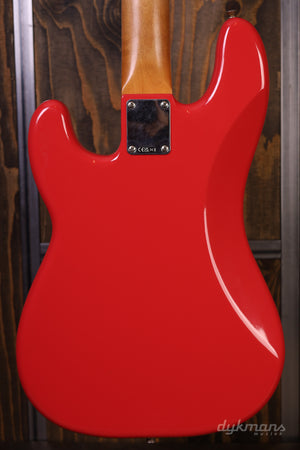 Fender Limited Edition Vintera II Road Worn '60s Precision Bass Fiesta Red
