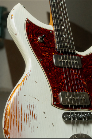Novo Novo Serus J Dealer Limited in Olympic White over Aztec Gold