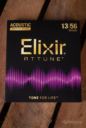 Elixir Attune Phosphor Bronze Medium 13-56 op houten planken