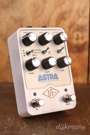 Universal Audio UAFX Astra Modulation Machine